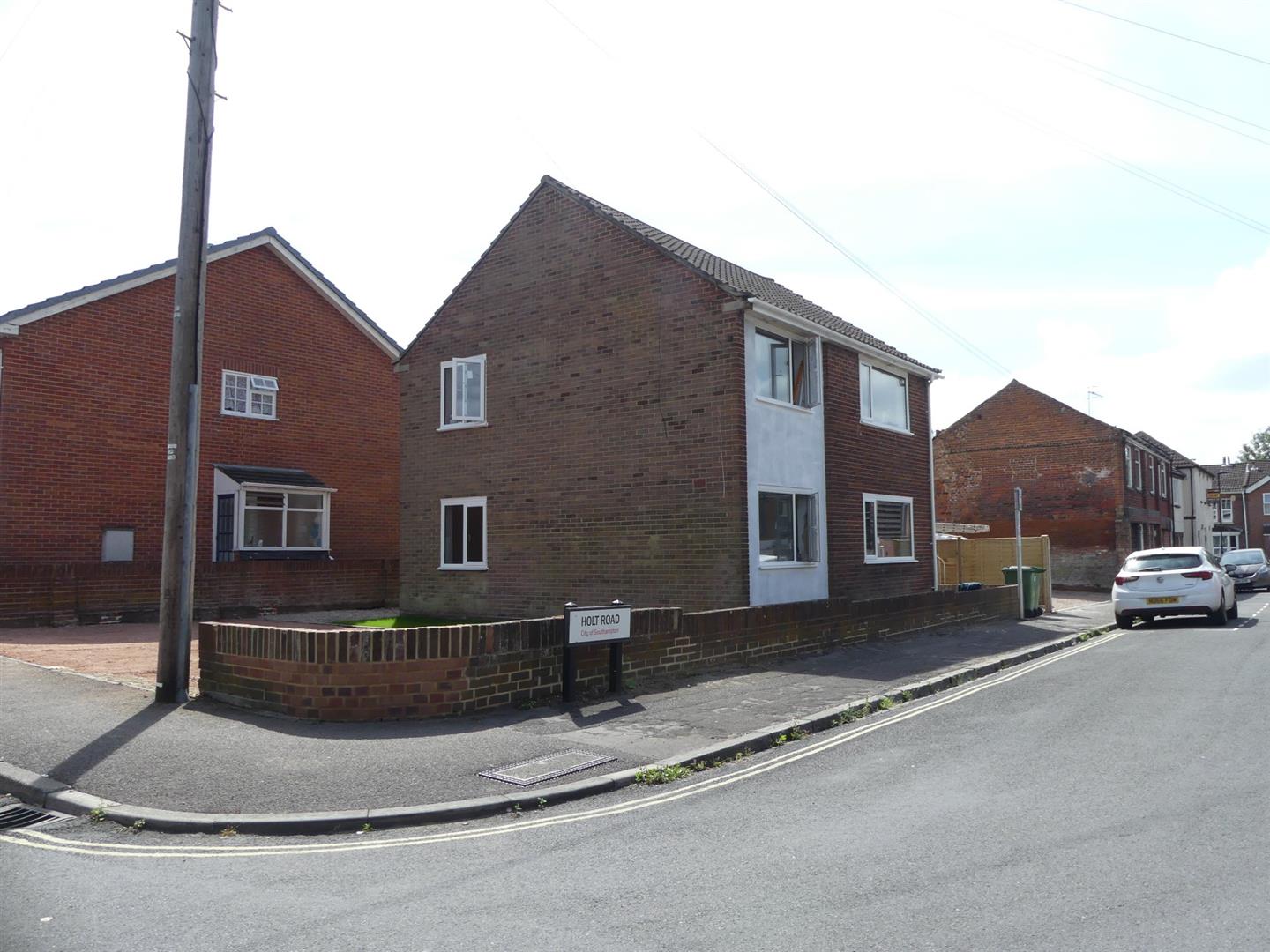 Holt Road, The Polygon